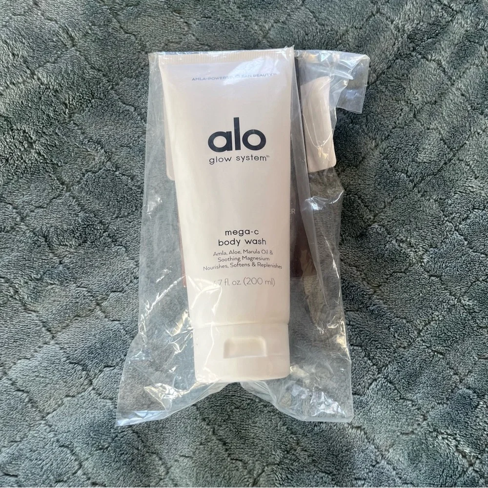 ALO Yoga White Cleanser & Exfoliant mega c‎ body wash for Radiant Skin